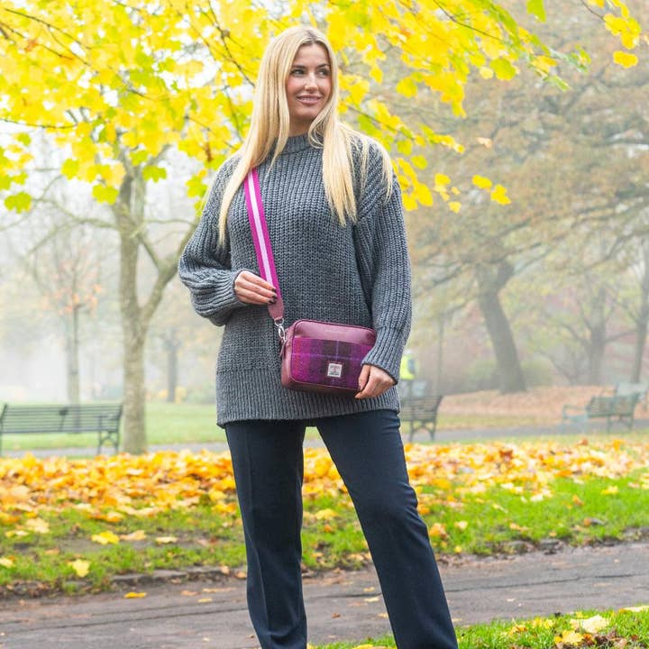 Harris Tweed Camera Bag Purple Check for wholesale by maccessori