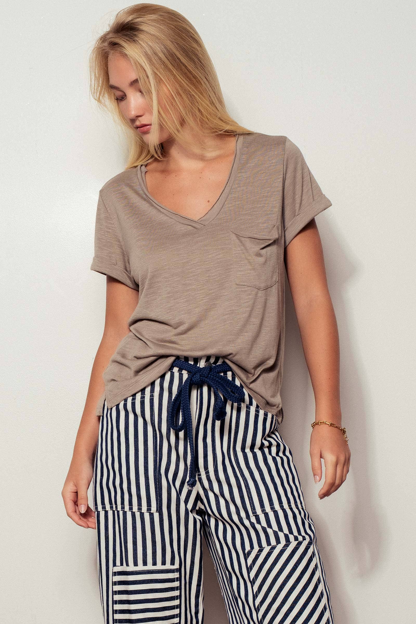 Urban Daizy - Wholesale T-Shirt - Women's - Rolled Sleeve V-Neck Pocket Tee5