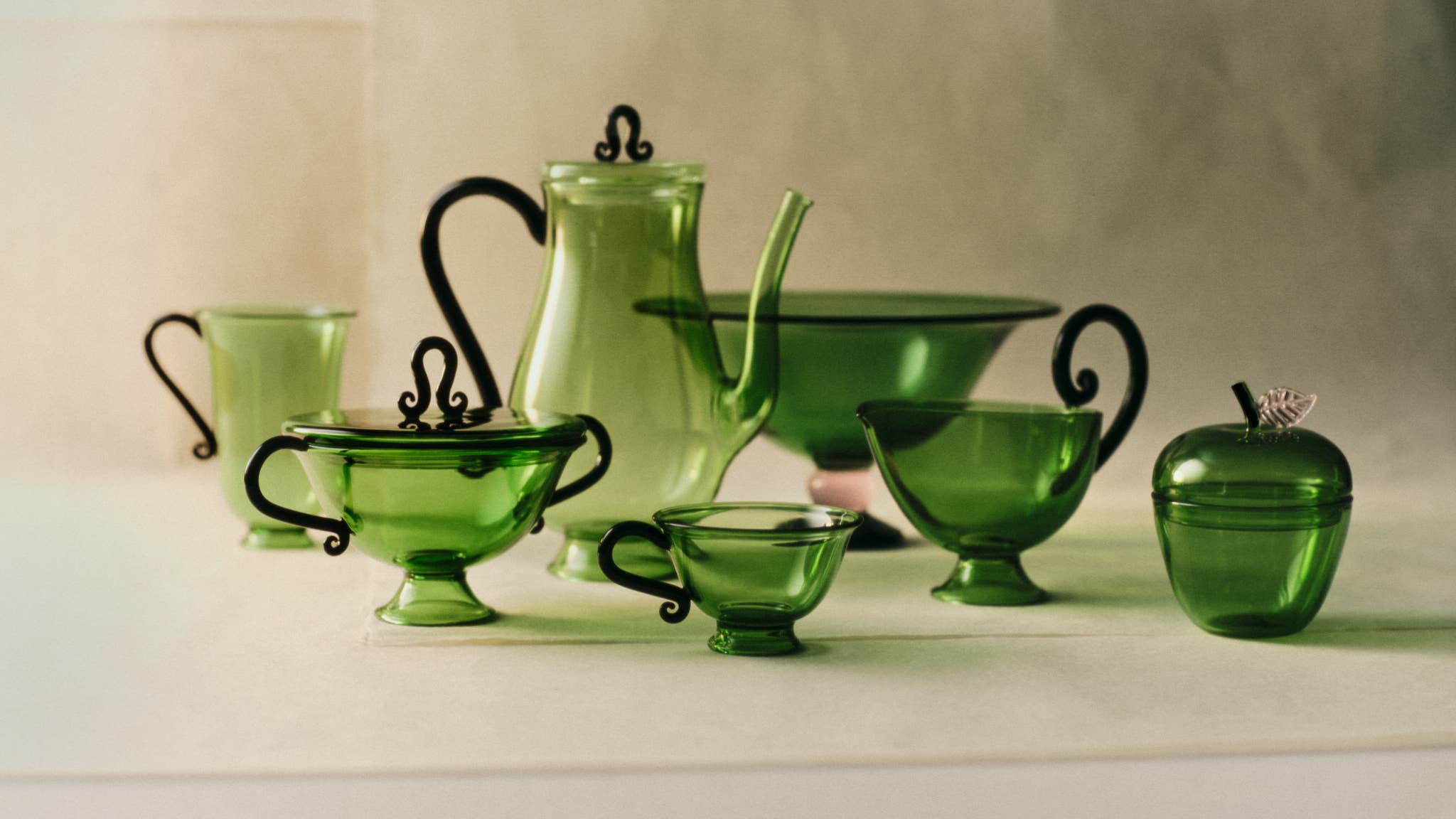 Sophie Lou Jacobsen - Wholesale Decorative Plate/Dish/Bowl - Fruit Bowl, Green/Pink/Clear2