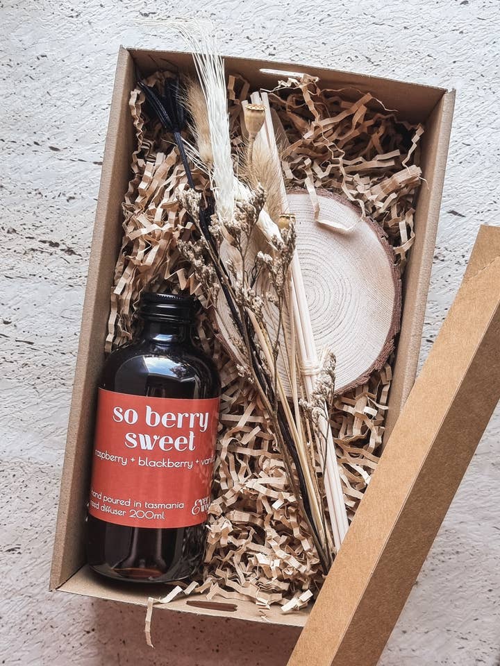 'So Berry Sweet' Botanical Reed Diffuser 200ml for wholesale by Everwood Candle Co.