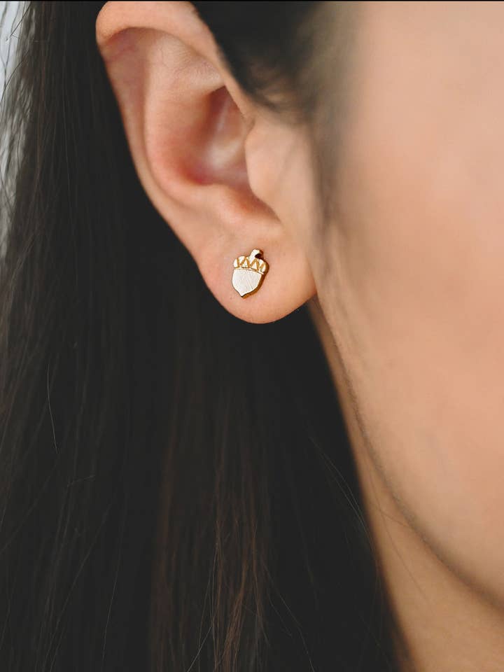18k Acorn Studs for engroshandel hos EJ Collective Knox