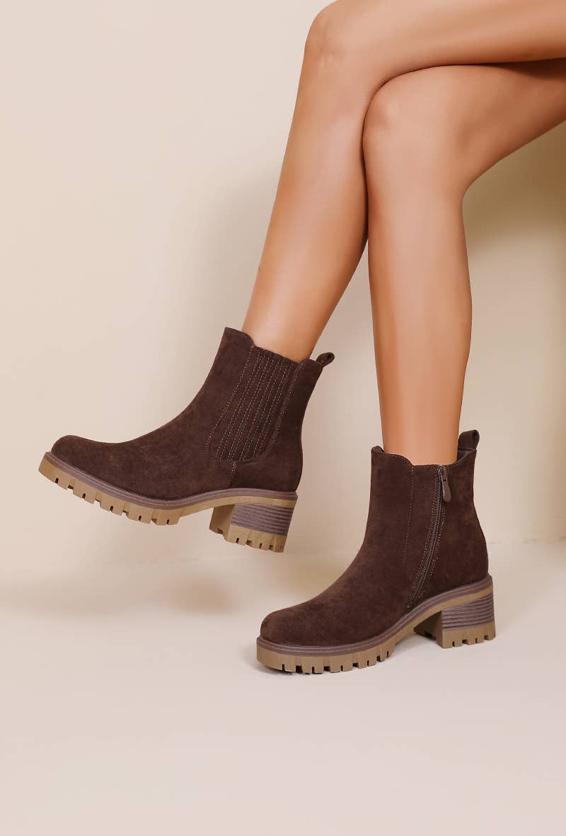 Joia Paris - Wholesale Boots - Women's - Women's ankle boots with block heel and lug sole WZ-7115