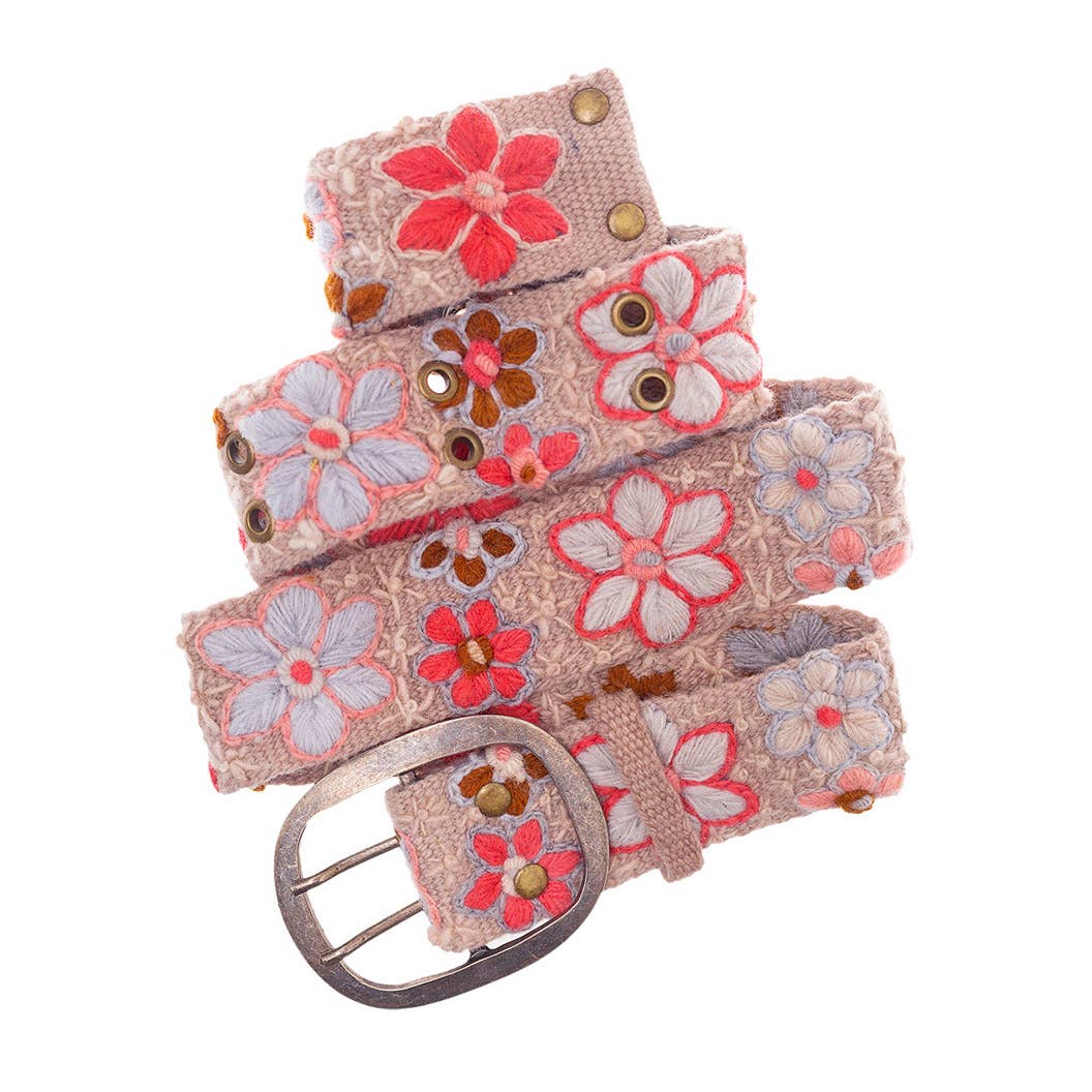 Smitten - Wholesale Riem - Dames - Lucia riem met geborduurd bloemenpatroon in natuurlijke tinten en koraal1