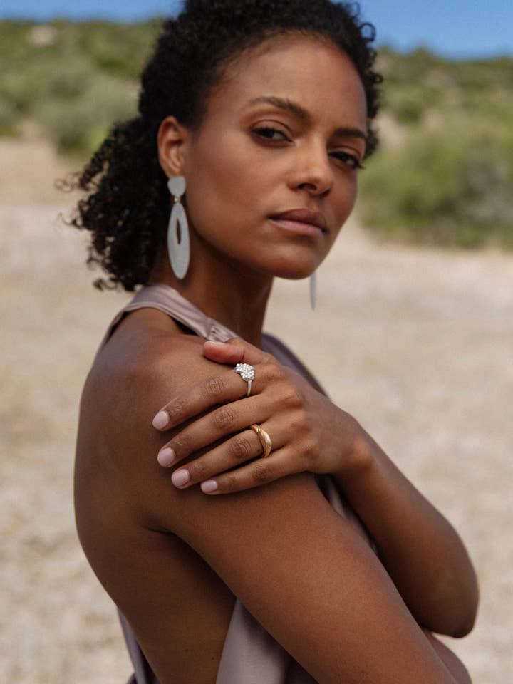 Yutaka Örhängen för wholesale av RAQUEL POÇO JEWELLERY