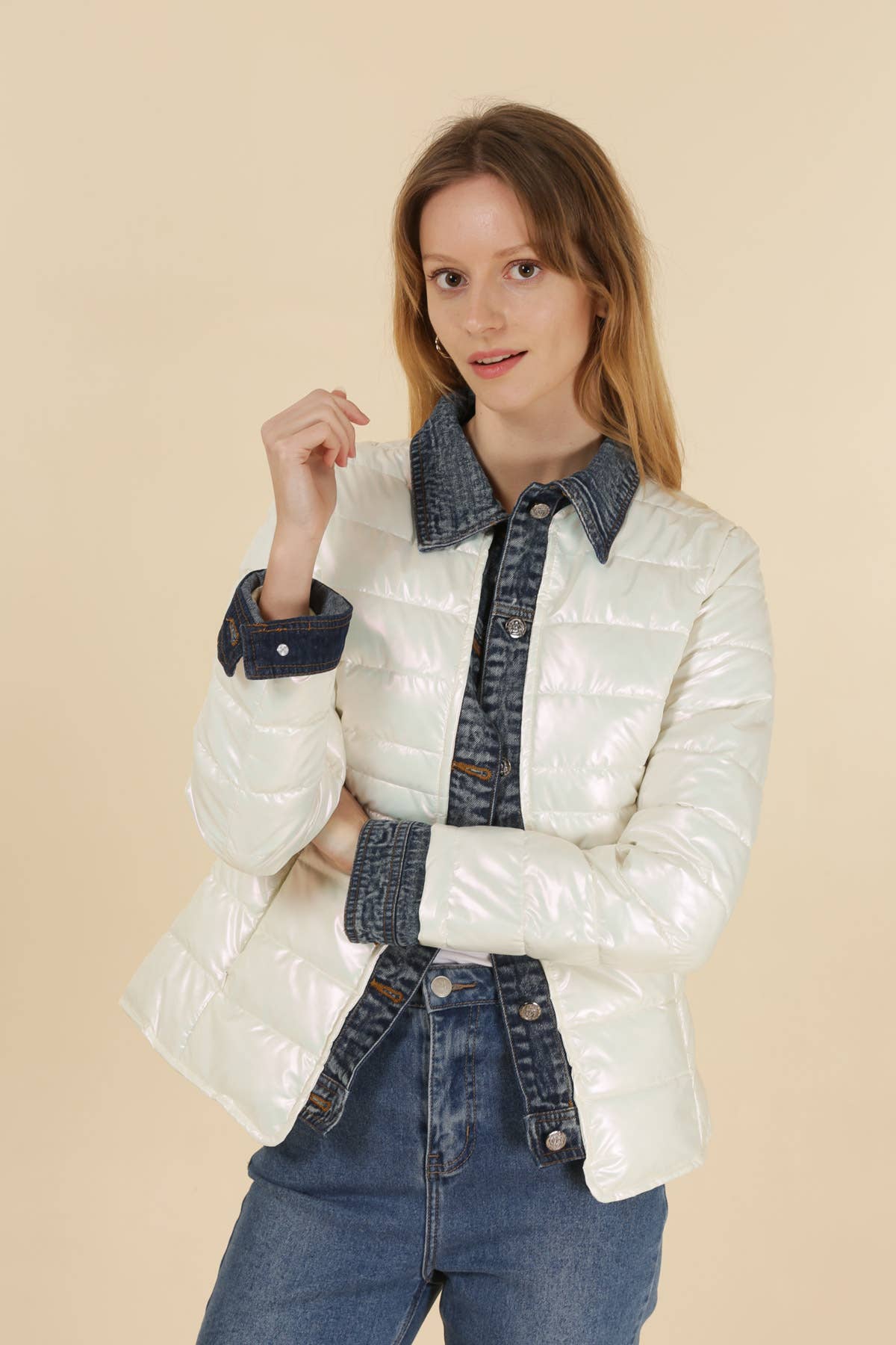 Attrait Paris - Wholesale Pufferjack - Dames - Kenza metalen jeansjack van twee materialen12