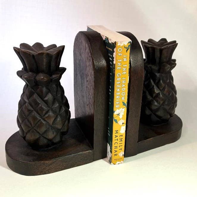 Bokstöd, ananas i fläckfinish för wholesale av Sea Island Imports, Inc.