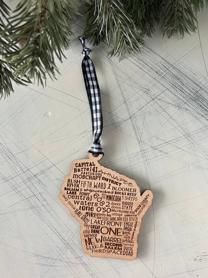 Wisconsin bryggerier graverad träprydnad för wholesale av Novotny Designs