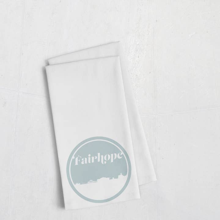 Serviette rétro Fairhope Alabama Skyline | Plusieurs couleurs pour la vente par Paperfinch Design