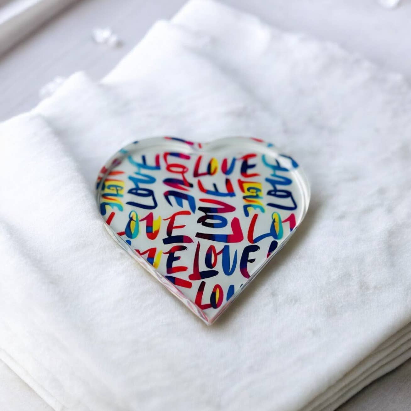 Resinate By KS / by KRISTIN SMITH - Wholesale Presse-papier - All The Love Crystal Heart Paperweight Decor 1