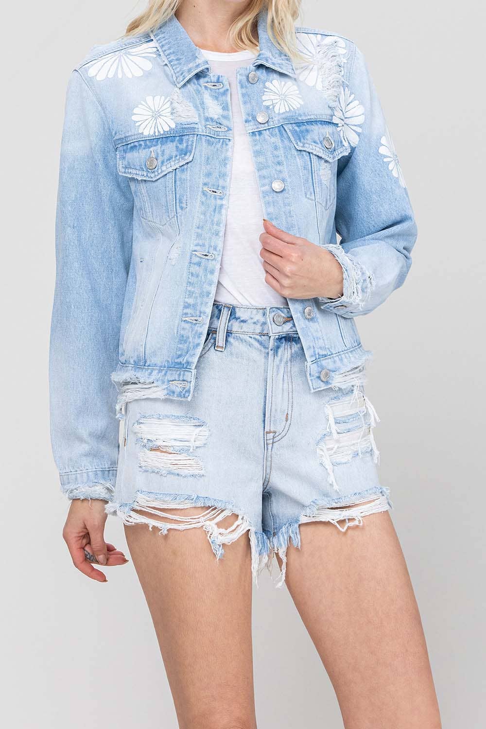 ZUCKERWATTE KLASSISCHE CROP-JEANSJACKE MIT BLUMENLASERDRUCK T5137J für den Großhandel auf Faire8