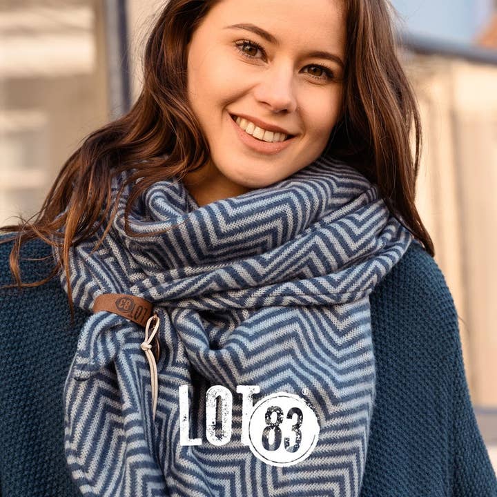 Cachecol Triângulo Saar Azul por atacado de LOT83