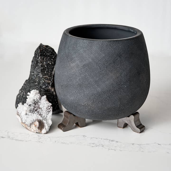 Mittelgroßer Potfeet-Riser aus Rotguss, Set mit drei Topffüßen für den Großhandel von Clayport Pottery