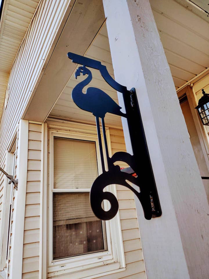 Décoration artistique en forme de flamant rose, 19 x 9 pouces, pour poste de porche/poste de boîte aux lettres pour la vente par Manees Metalwork & Design