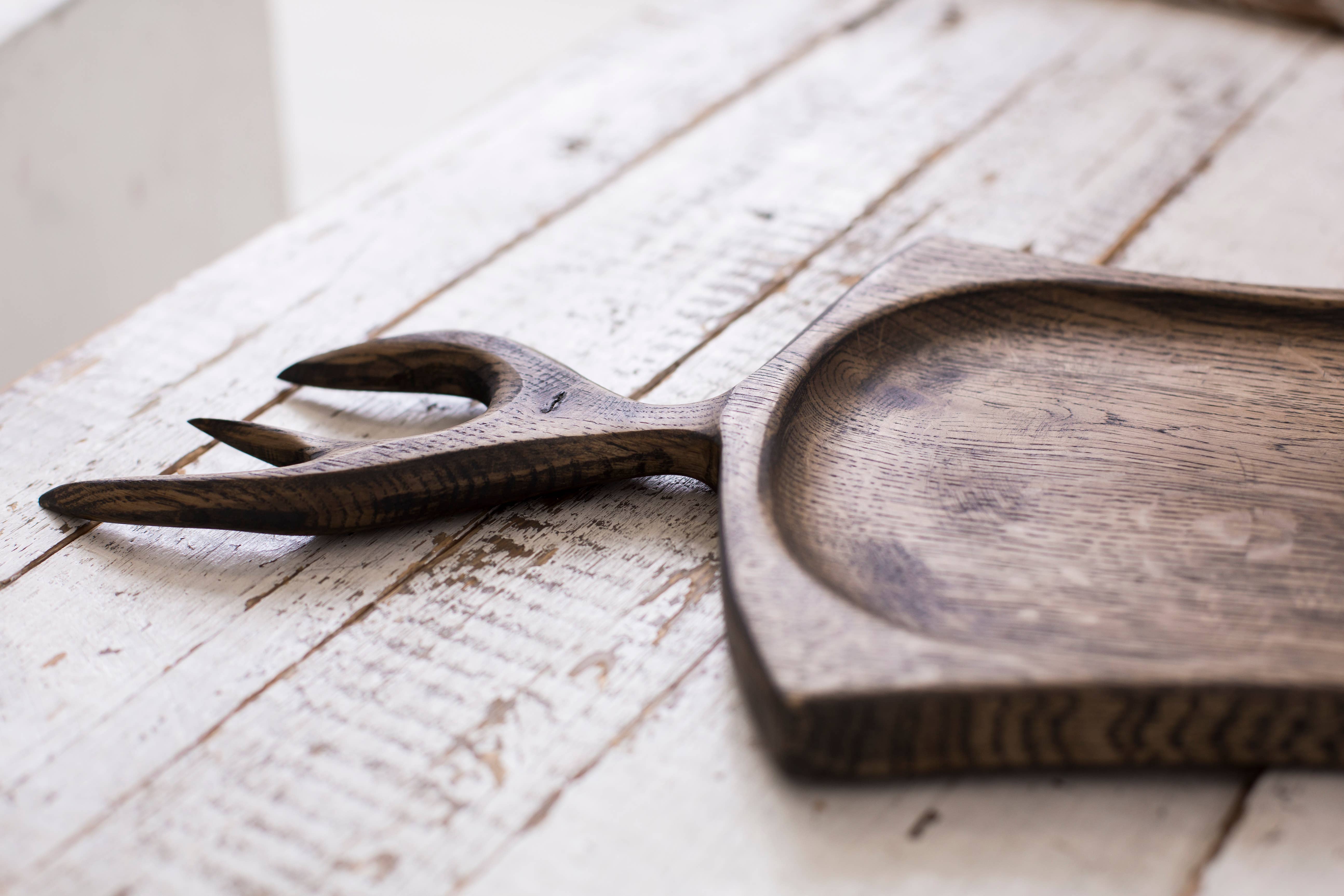 Farnoe - Wholesale Flatware Serving Piece - Oak “horned” serving/chopping board with a deepening3