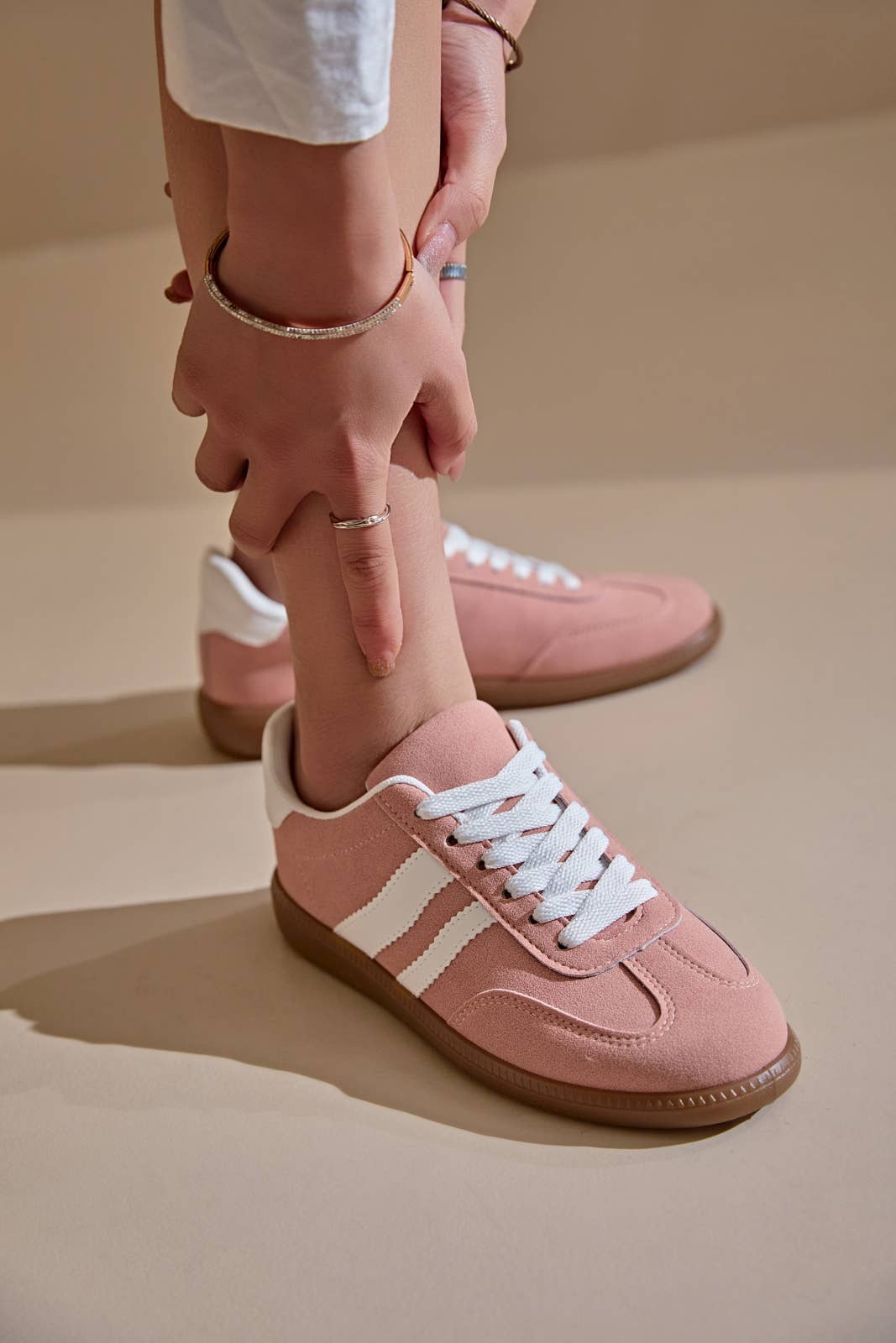 ERYNN - Wholesale Lifestyle Sneakers - Women's - lace-up sneakers - Zoe7