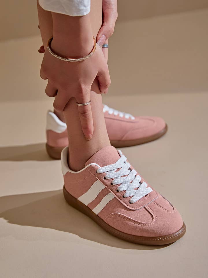 ERYNN - Wholesale Lifestyle Sneakers - Women's - lace-up sneakers - Zoe7