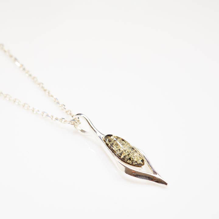 Grøn Amber Dråbe Vedhæng for engroshandel hos Baltic Beauty