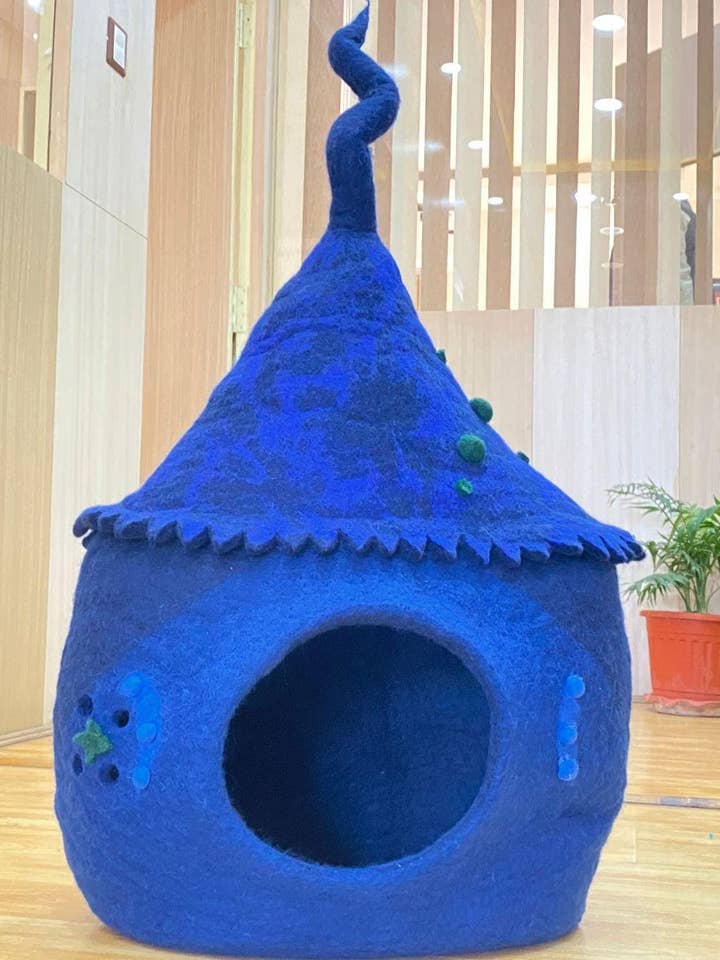 Woolen Cat Cave House from 100% Pure Sheep Wool for wholesale by Woollyfelt