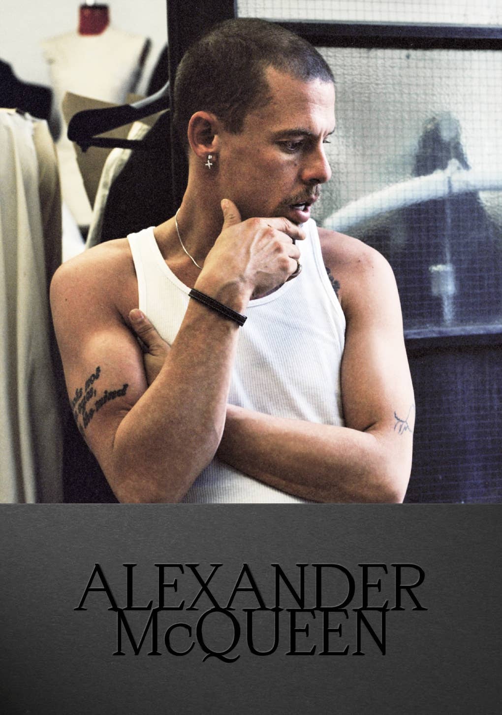 Abrams - Wholesale Arts & Entertainment - Alexander McQueen: Fashion Icon0