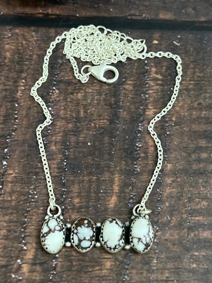 Håndlavet Sterling Sølv Wild Horse Turkis Halskæde med Signeret Nizhoni for engroshandel hos Nizhonitradersllc