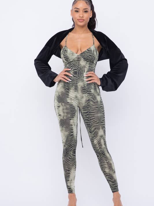 Bolero kofta i sammet med djup rygg, öppen bunden jumpsuit för wholesale av Belita Collection