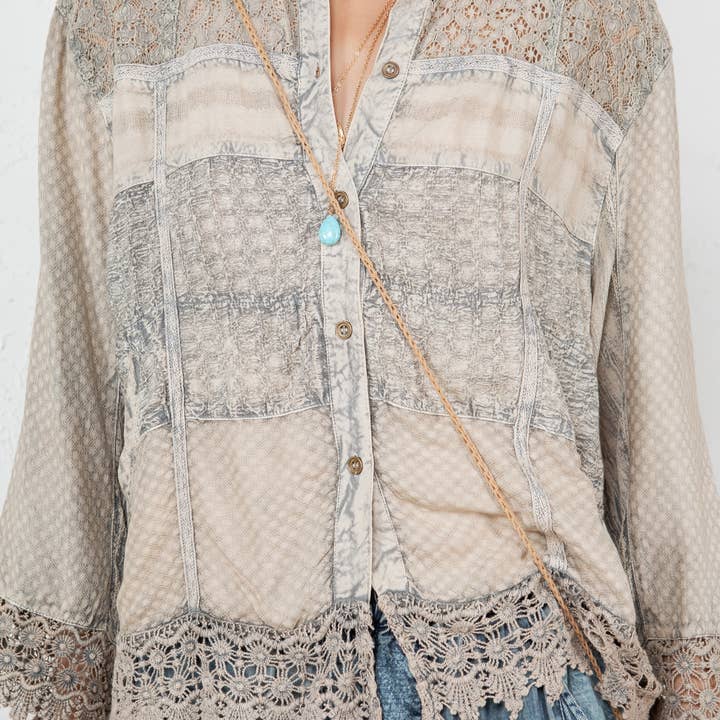 Latte Chaqueta de encaje chic con botones de concha blanca de venta al por mayor en Faire4