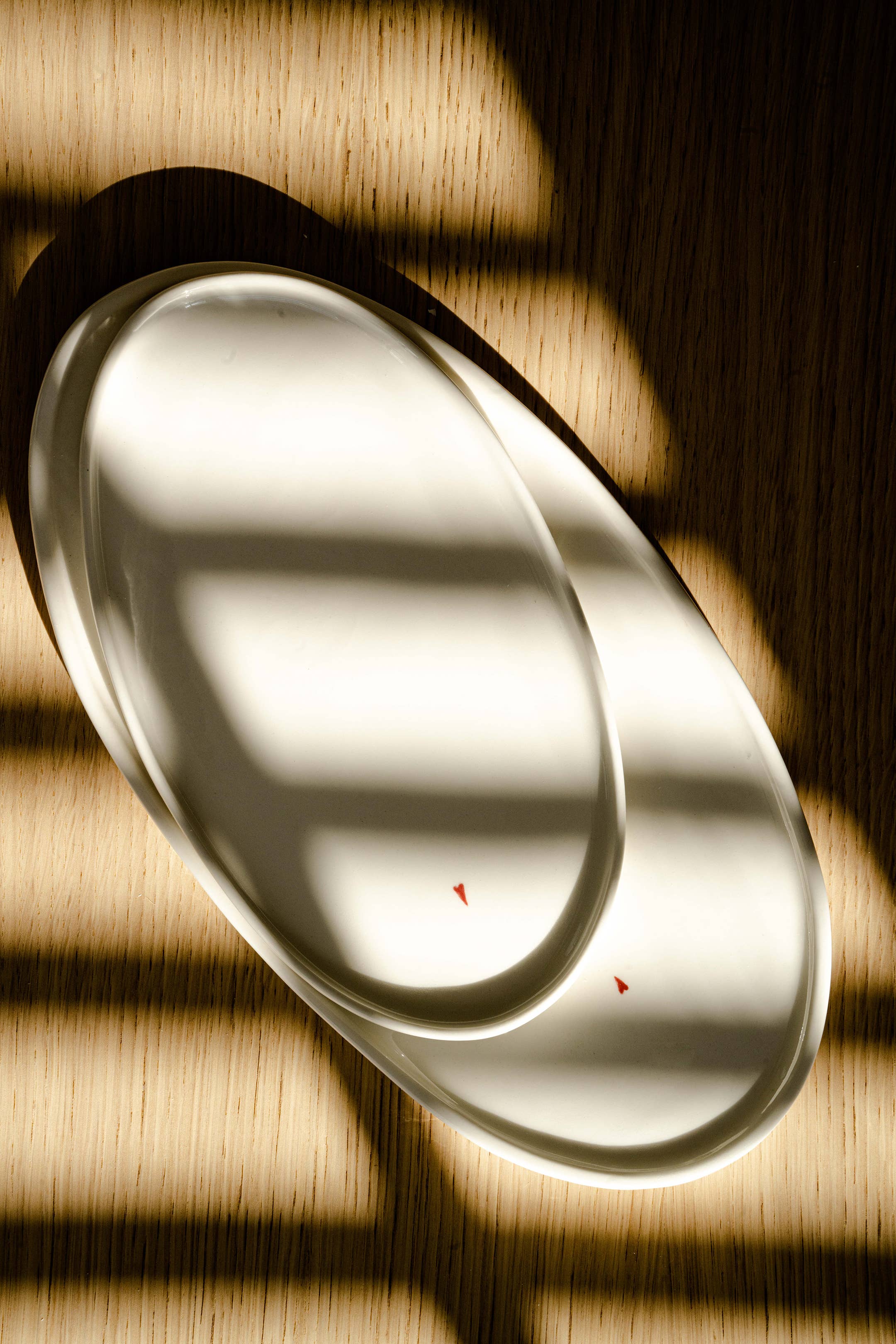 Creating Comfort Lab - Vendita all'ingrosso Vassoi - Vassoio ovale in porcellana fatto a mano, colore latte2