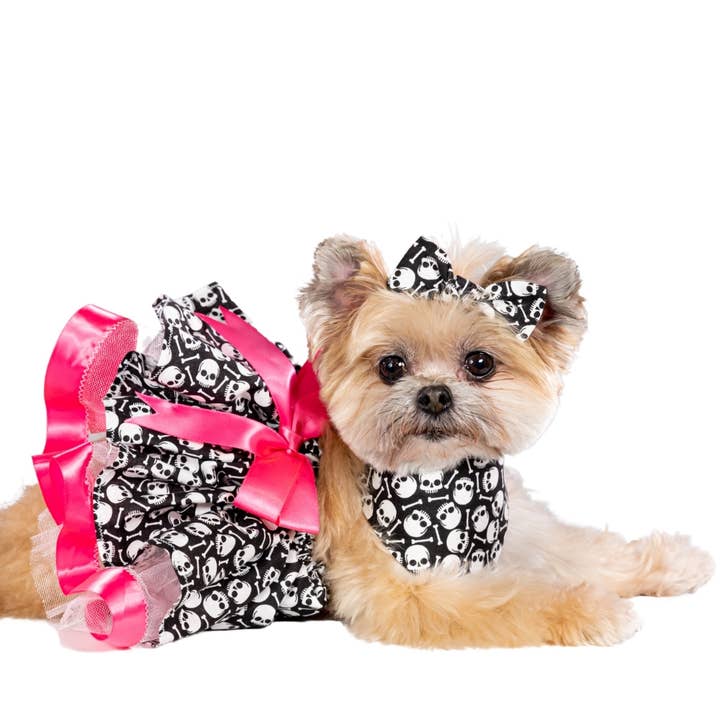 Bandana, tutu et nœud pour animaux de compagnie Pink Skulls pour la vente par Pawsta N Furballs