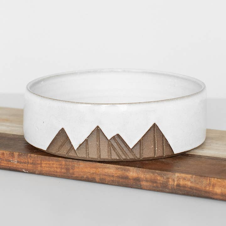 Cuenco para mascotas con diseño de montaña artesanal para venta al por mayor de Less Is More Studios