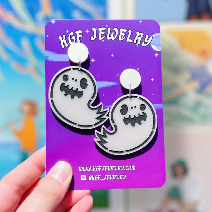 Boucles d'oreilles et porte-clés en acrylique faits main par Bob's Ghost Boy pour la vente par KGF Studios