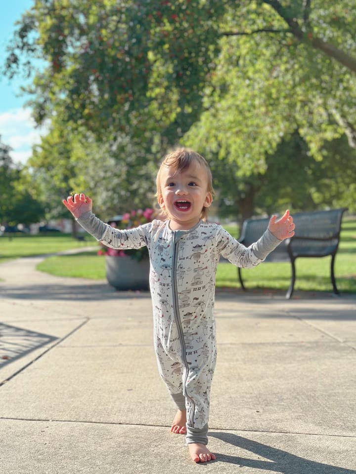 Pirate Bots 97/3 bambus pyjamas for engroshandel hos Little Cozy Cove