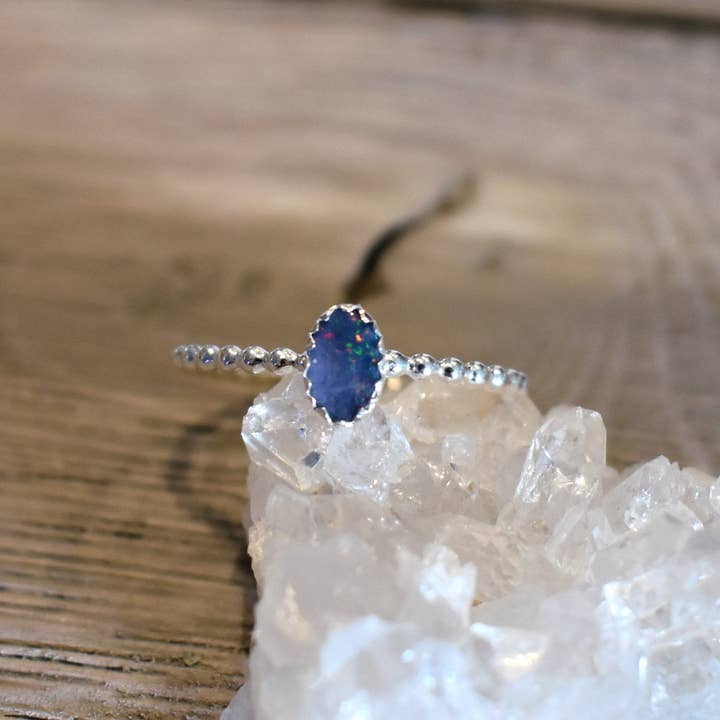 A Wild Violet – Großhandel Einzelstein-/Solitär-Ring – Australischer Opalring3