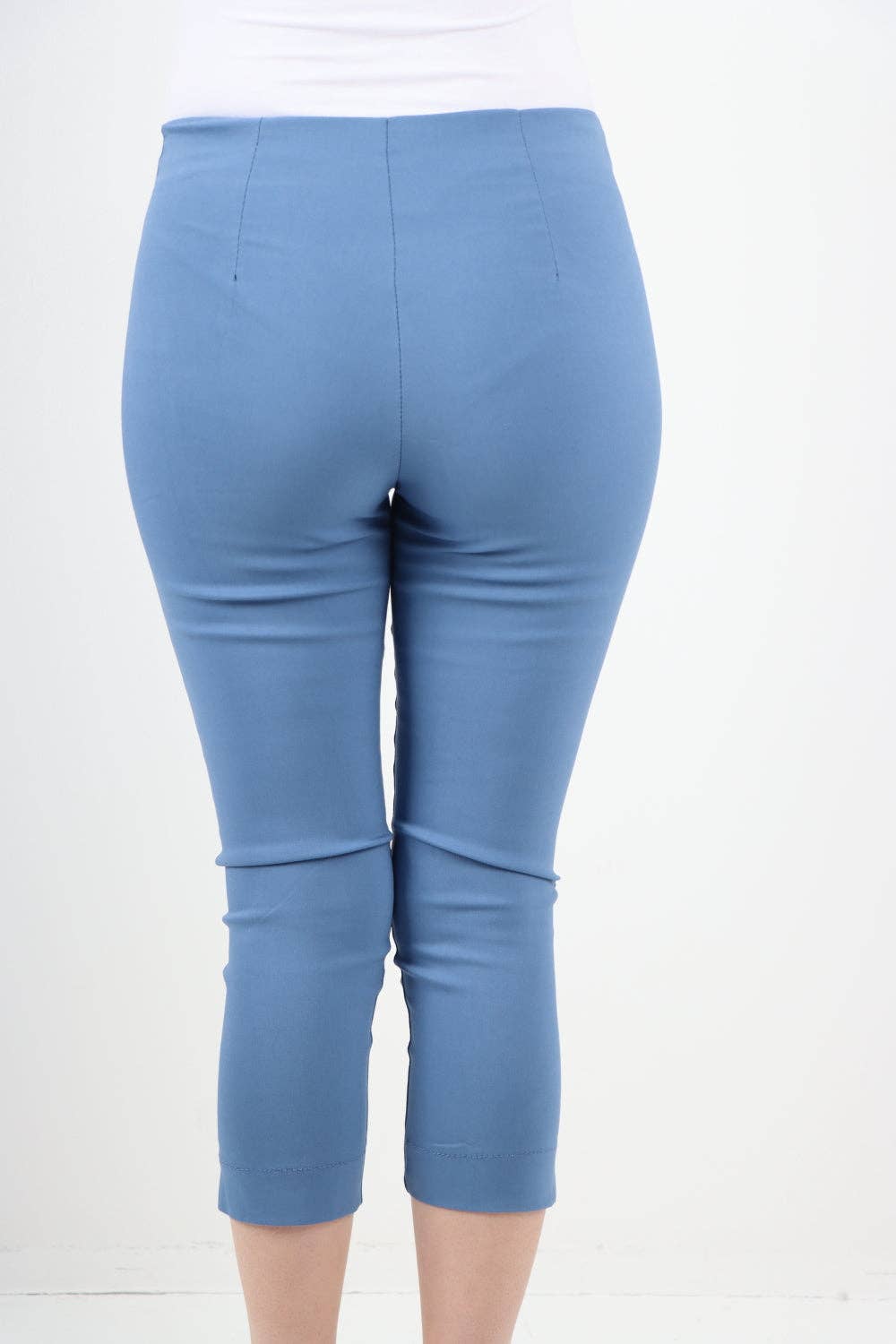 Miss Bold - Vendita all'ingrosso Pantalone - Donna - Pantaloni Capri in tinta unita italiana33