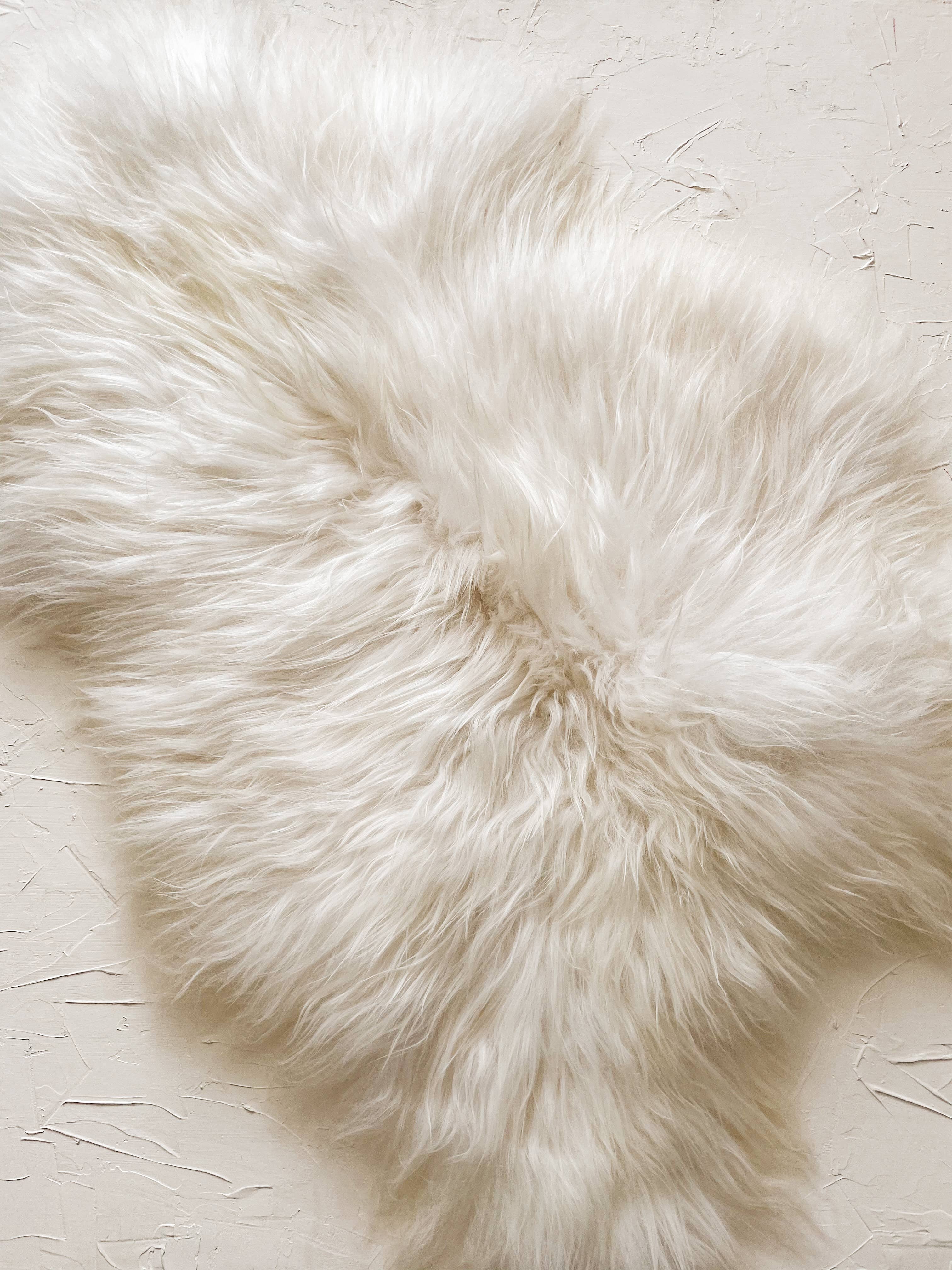 HoogaHooga - Wholesale Throw Blanket - Lottie Icelandic Sheepskin1