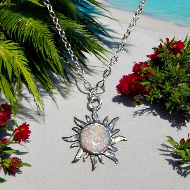 Sunshine halsketting met labopaal โYou are my Sunshineโ voor wholesale door Jackie Gallagher Designs - Handmade Coastal Jewelry
