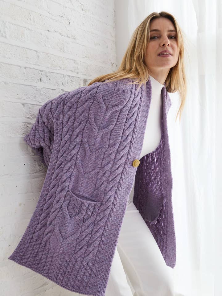 Cardigan Avvolgente in Merino per Signore Knocknarea - Lavanda per la vendita all'ingrosso da parte di Aran Woollen Mills