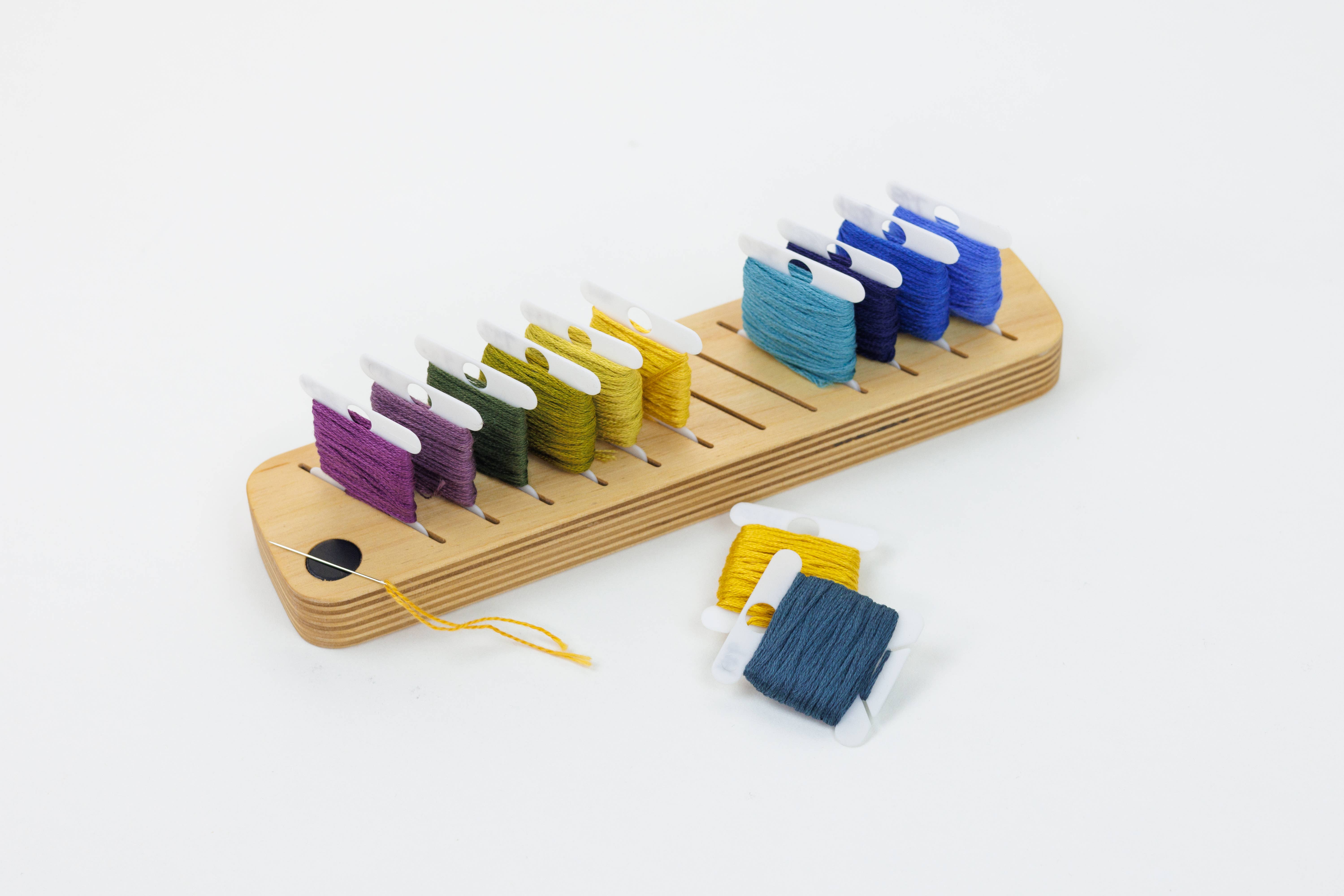 Modern Hoopla – Großhandel Kreuzstich-/Stickzubehör – Starter-Set Original (Rahmen + Halterungen + Garnrollenhalter)8