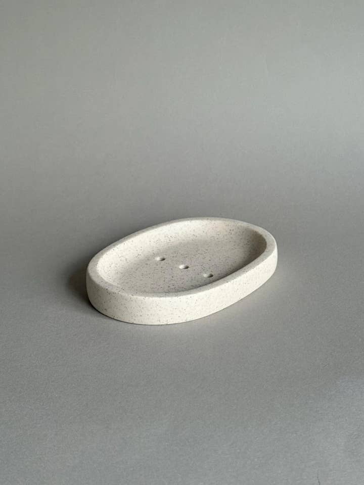 Porte-savon unique fabriqué à la main en Jesmonite pour la vente par Studio Octave