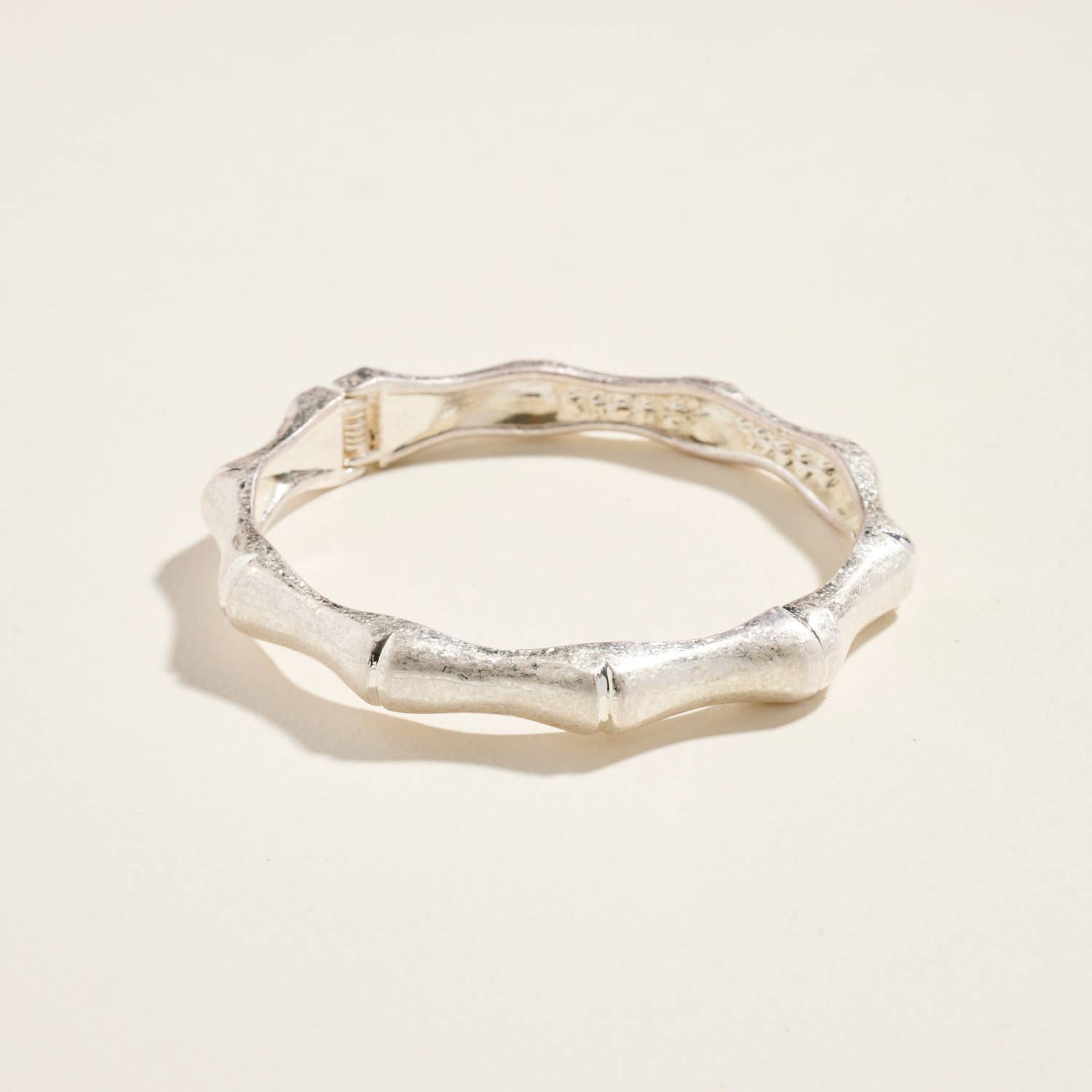 Designature New York – Engroshandel Armbånd – Bambusstruktur Vintage Metal Hængsel Armring Armbånd1