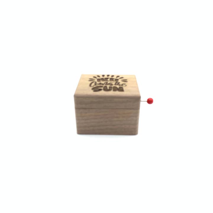 esdemusica by Rocio – wholesale Musikdosa - Barn och baby – Speldosa i valnötsträ med 'Here Comes the Sun'3