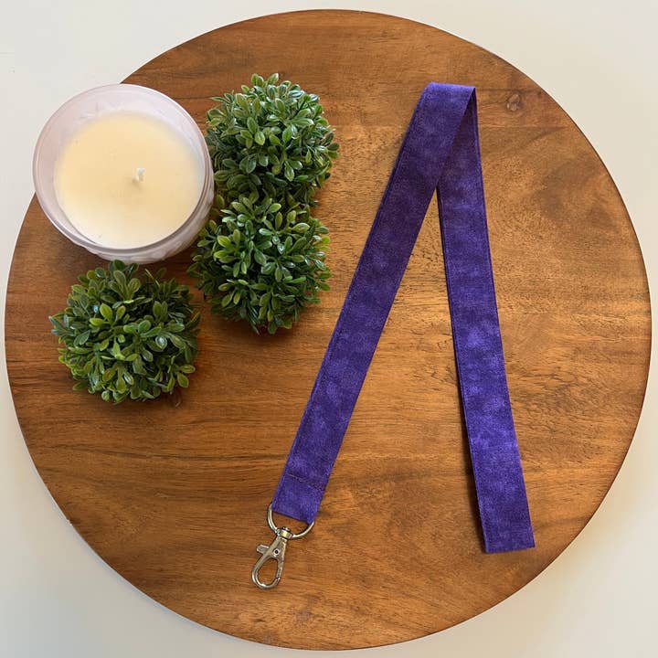 Cordons tonaux violets pour la vente par The Lanyard Boutique
