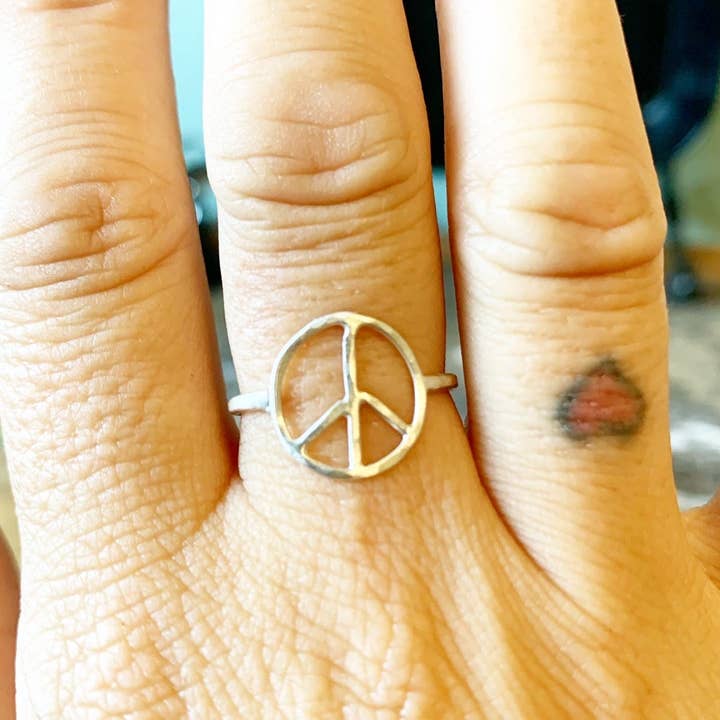 Anel do sinal da paz por atacado de Jennifer Cervelli Jewelry