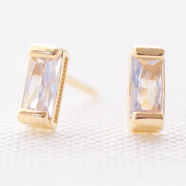 Winziger Baguette-Ohrstecker für den Großhandel von Amethyst and Opal