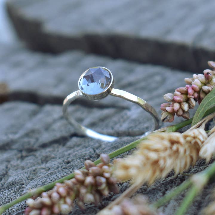 A Wild Violet – wholesale Solitairering – Alexandrit Ring3