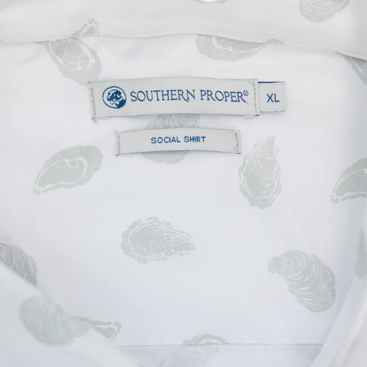 Chemise de cocktail : Oyster Shuck pour la vente par Southern Proper