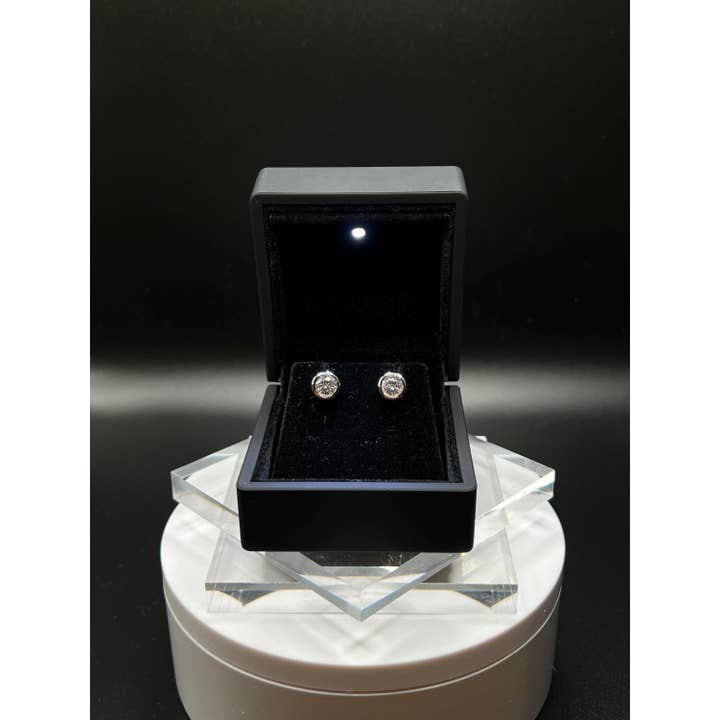 Elegant Jewels LLC - Vente Clous d'oreille - Boucles d'oreilles clous avec diamants de laboratoire de 2 carats sertis en or 14 carats4