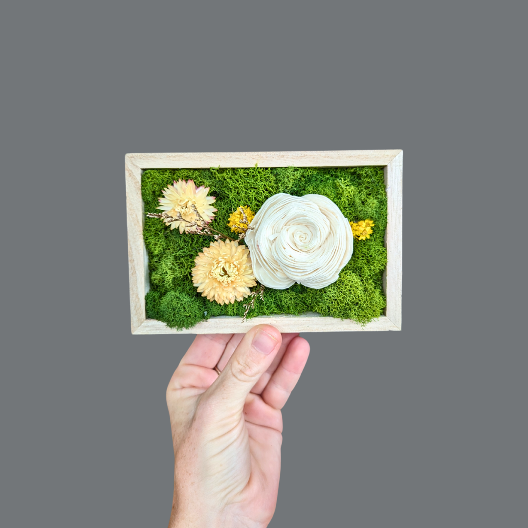 Reclaimed Gardens - Vendita all'ingrosso Decorazione da parete 3D - Cornice rettangolare in legno con fiori secchi e muschio conservato1