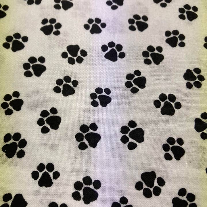 Jo's Pet Treats & Bandanas by Abab Enterprises, LLC - Vente Bandana – chien - Bandana à nouer pour chien avec motif de patte, prêt à être vendu au détail15