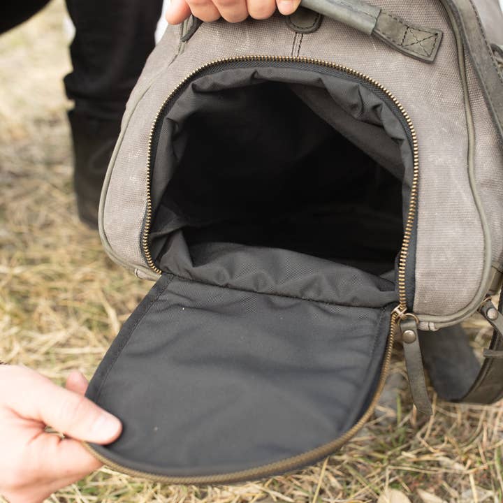 Grå 45L Canvas Weekender för wholesale på Faire6