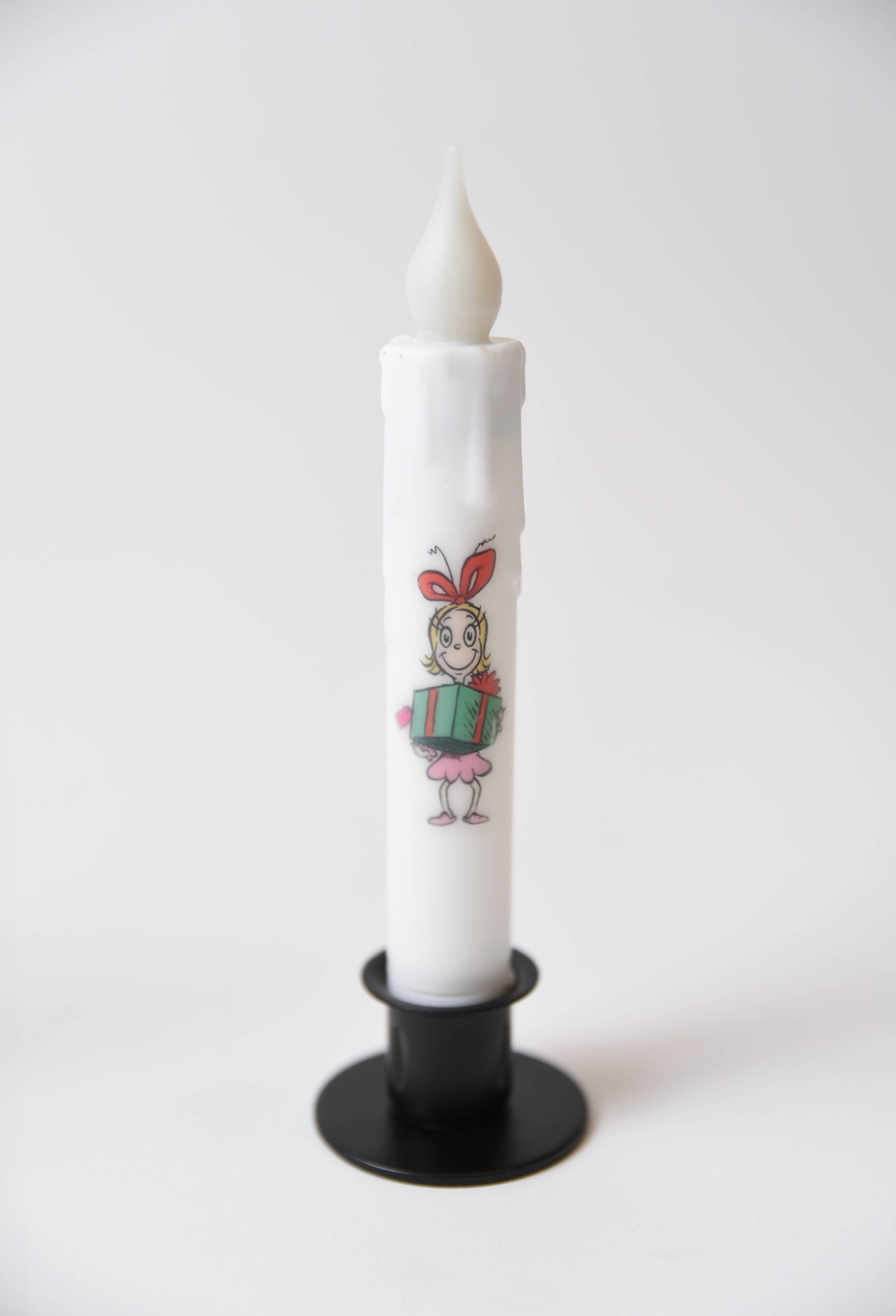 LMS Wholesale – Vela sem chama por atacado – Cindy Lou Who Vela cônico com Temporizador LED Operada a Bateria3